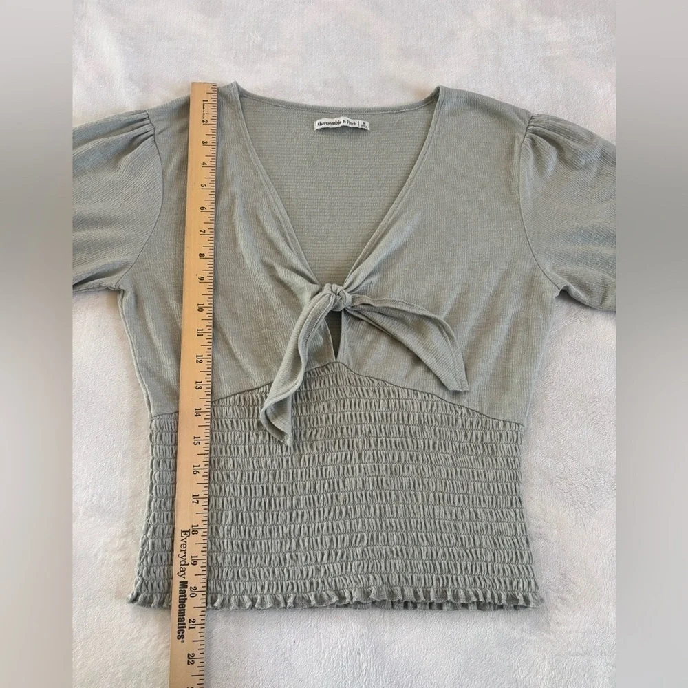 Abercrombie & Fitch Smocked Waist Tie-Front Puff Sleeve Top - Grey Size M